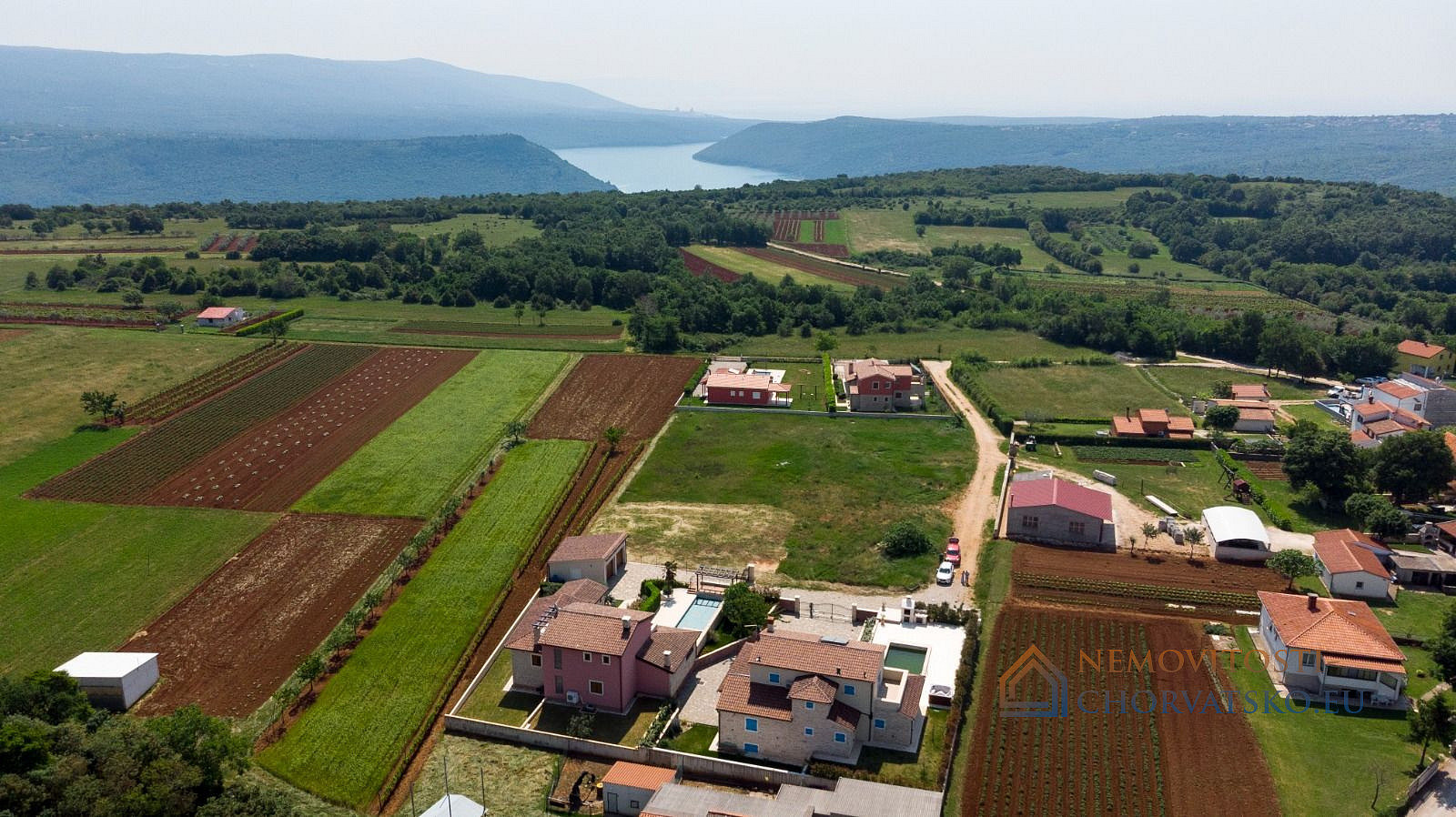 Prodej stavebního pozemku 841 m², Barban