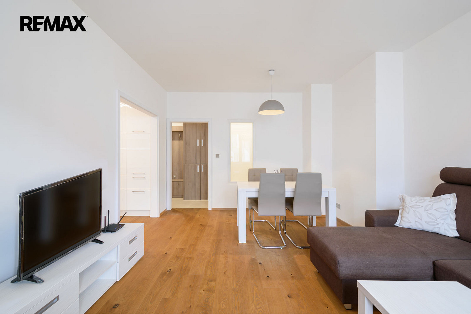 Pronájem bytu 2+kk 44 m² - Widok 2