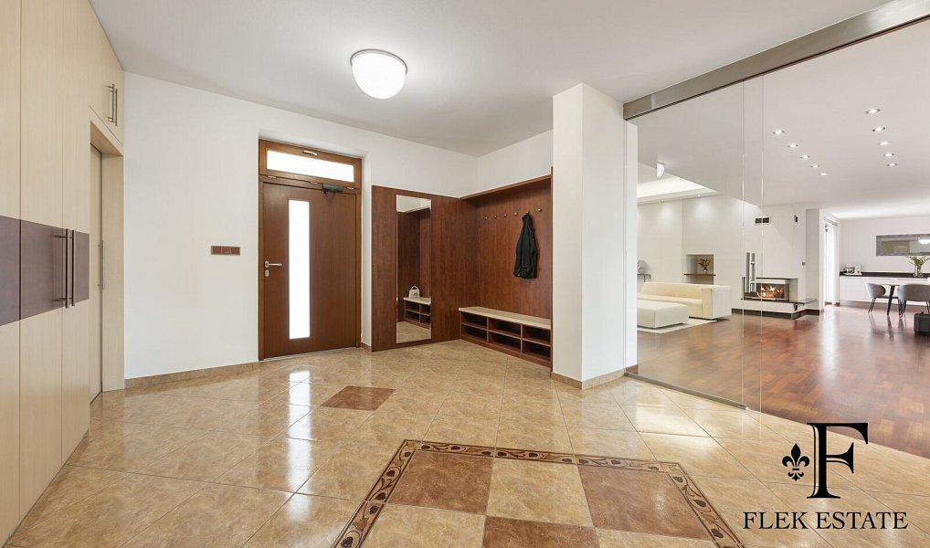 Prodej domu 371 m² s pozemkem 2 392 m², Medlov – náhled fotky 33