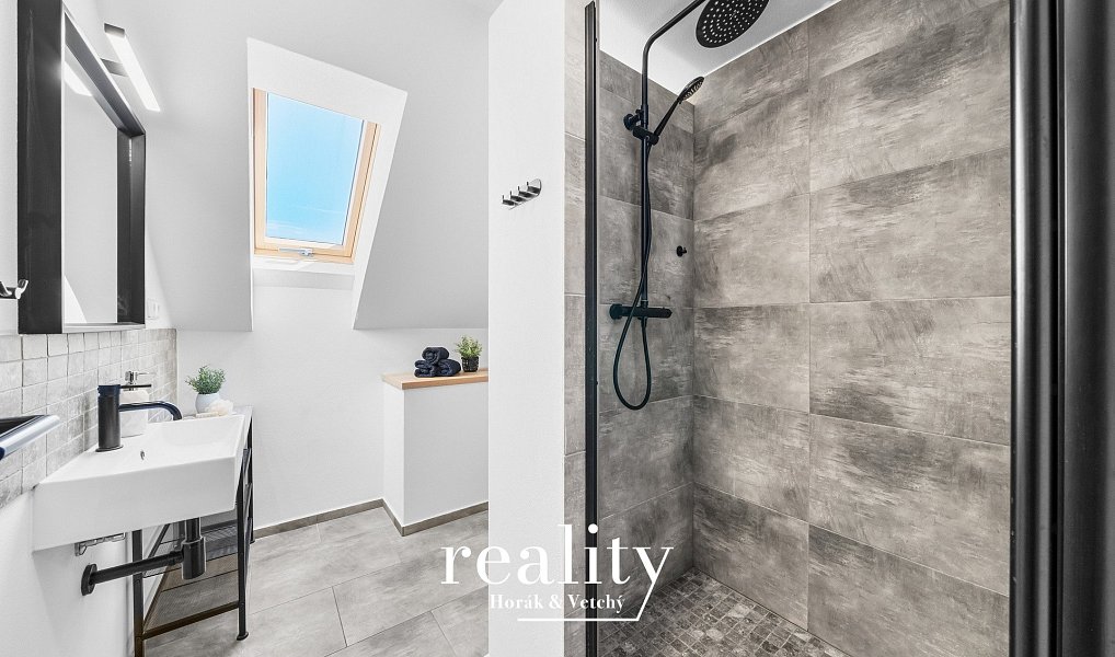 Prodej ubytovacího objektu 205 m², Perná – náhled fotky 22