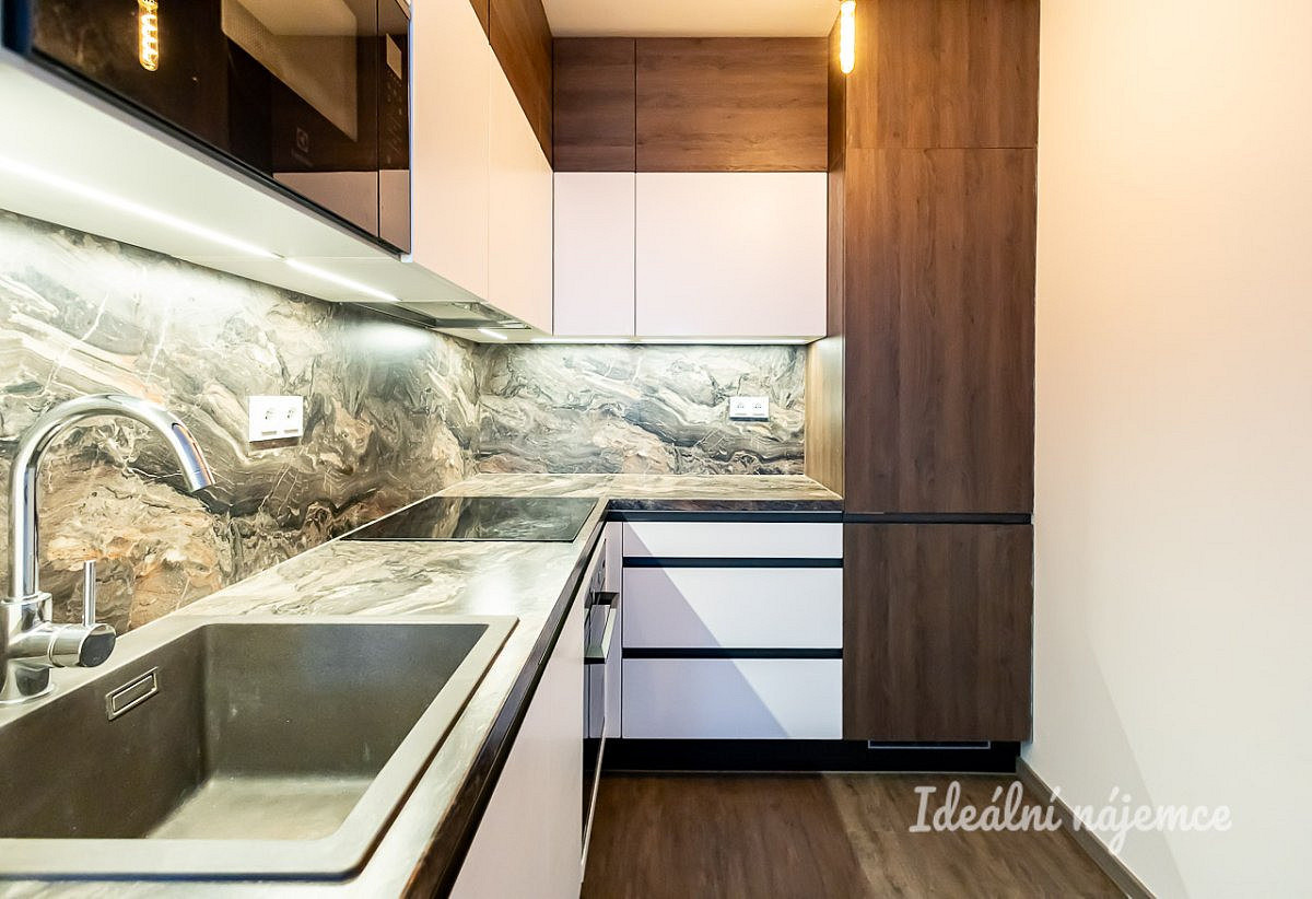 Pronájem bytu 2+kk 43 m² – fotografie 2