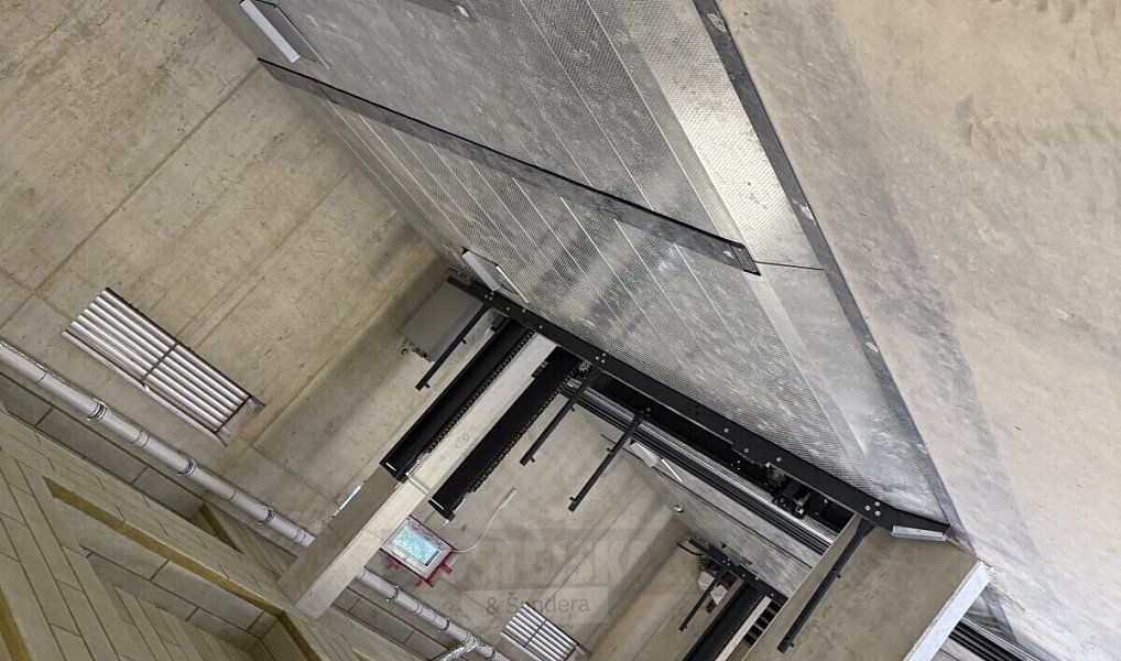 Prodej garážového stání (liftparker), 13 m2, Na Zlaté Stoce - České Budějovice, České Budějovice – náhled fotky 2