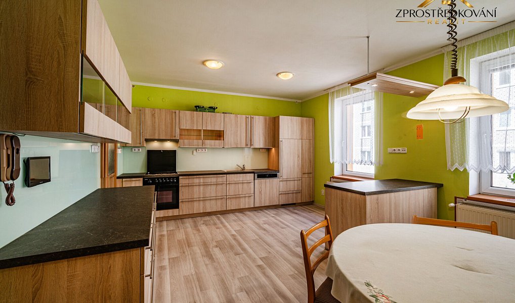 Prodej domu 259 m² s pozemkem 605 m², Kraslice – náhled fotky 2