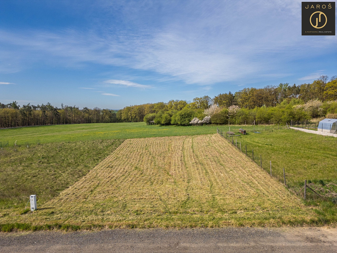 Prodej stavebního pozemku 829 m² – pohled 6