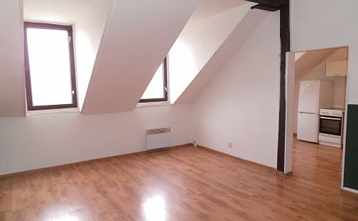 Pronájem bytu 1+1 39 m², náměstí Republiky, Karlovy Vary