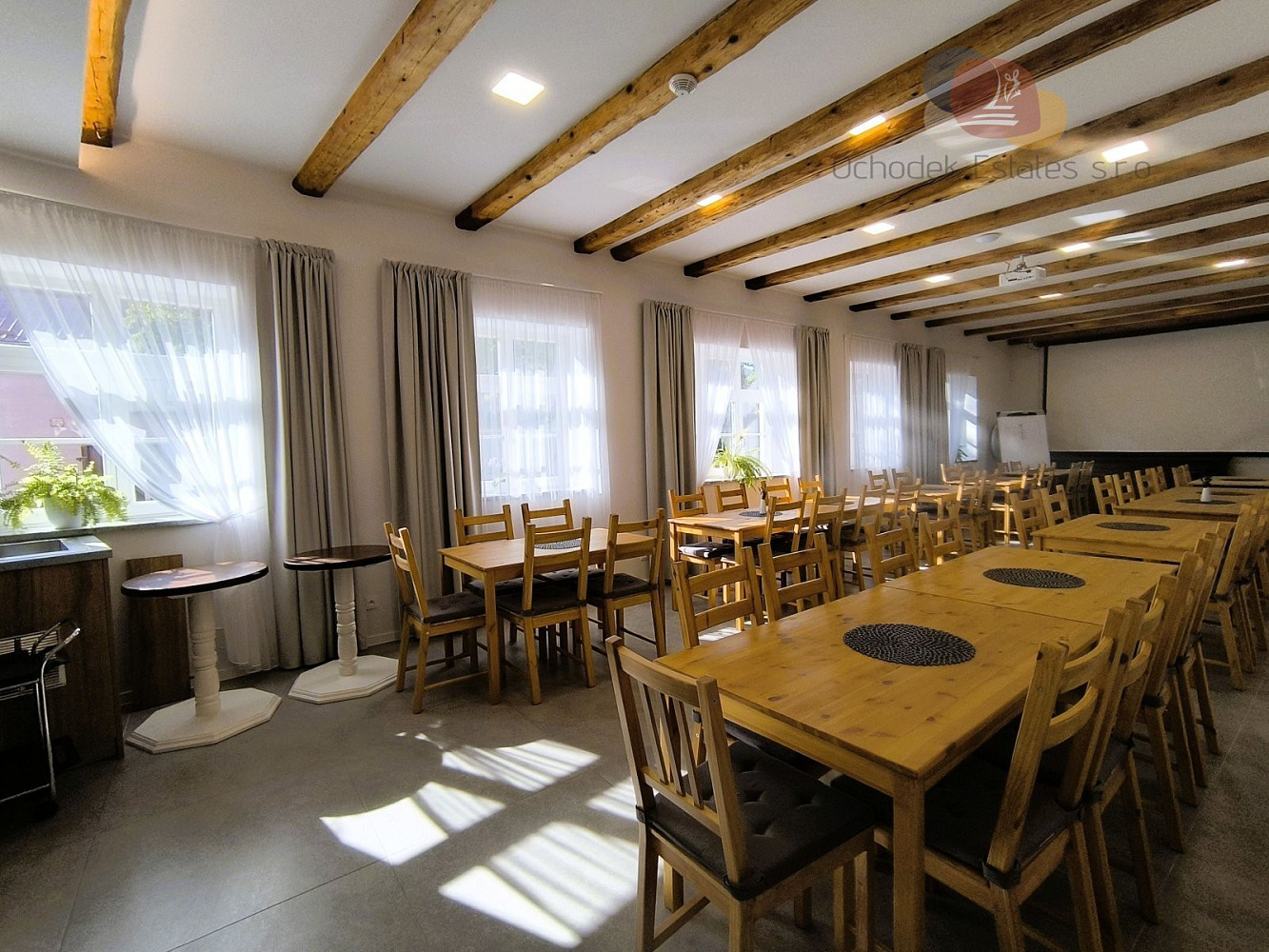Prodej ubytovacího objektu 690 m² – fotografie 3