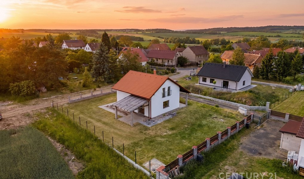 Prodej domu 160 m² s pozemkem 869 m², Milostín – náhled fotky 2