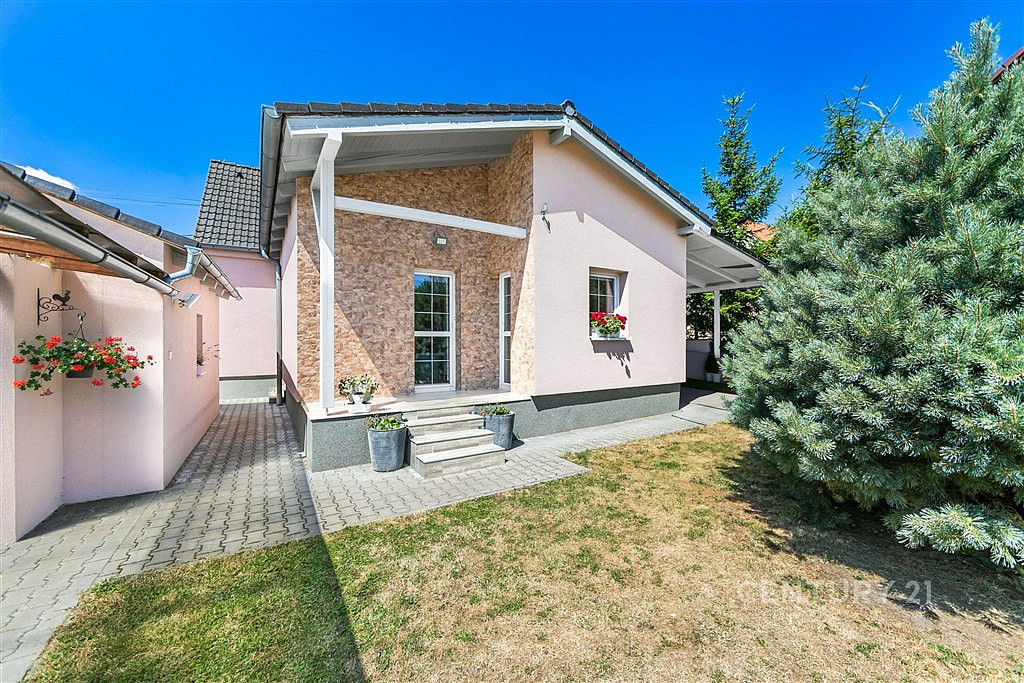 Prodej domu 173 m² s pozemkem 591 m²