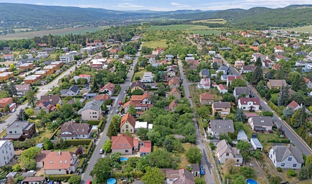 Prodej stavebního pozemku 1 303 m², Černošice – náhled fotky 3
