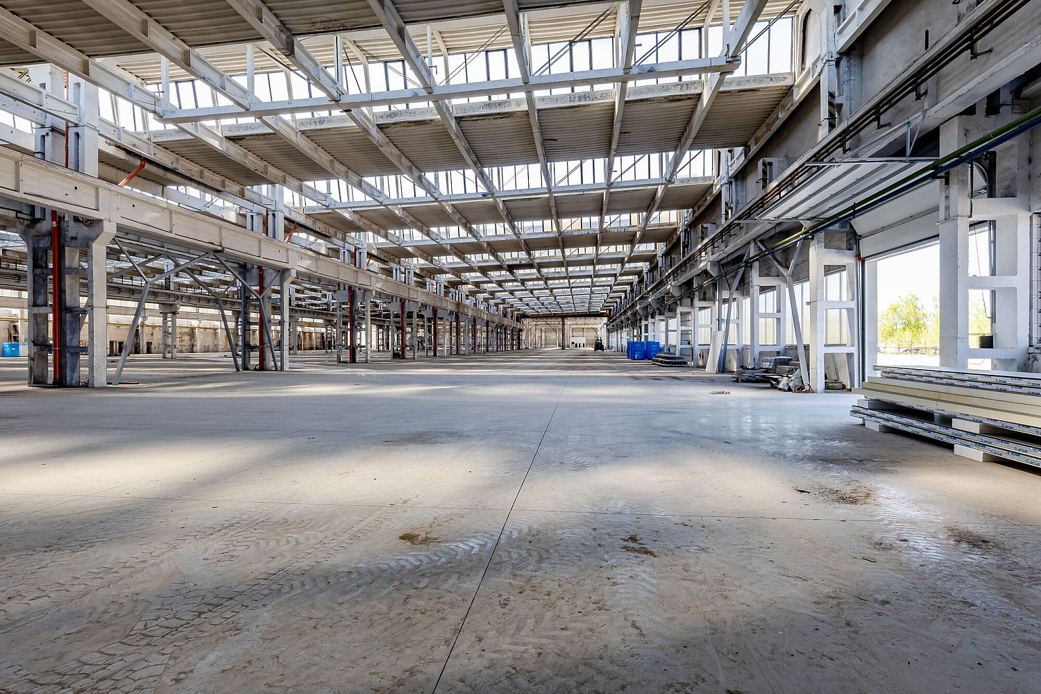 Pronájem výrobních prostor 2 000 m² – fotografie 2