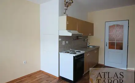 Pronájem bytu 1+kk 21 m², Průmyslová, Sezimovo Ústí, okres Tábor