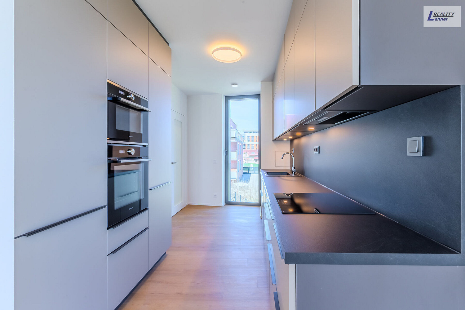 Pronájem bytu 2+kk 75 m² - Widok 2