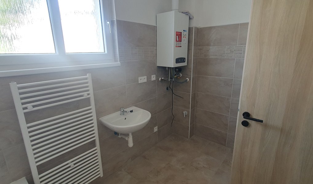 Pronájem bytu 1+1 40 m², Košťany – náhled fotky 6