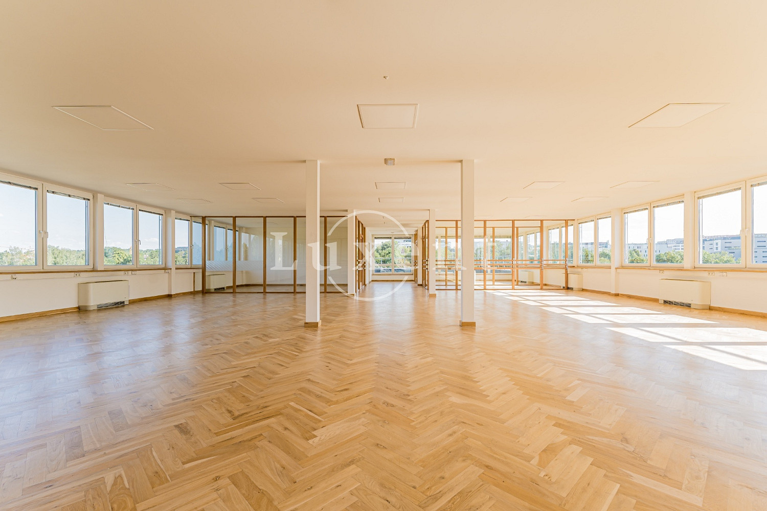 Pronájem kanceláře 257 m² – fotografie 2