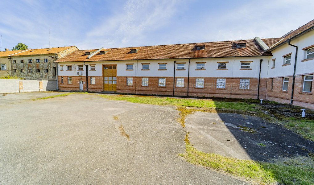 Prodej výrobních prostor 861 m², Bezno – náhled fotky 17