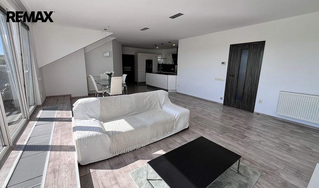 Prodej bytu 4+kk 119 m², Pelhřimov – náhled fotky 12