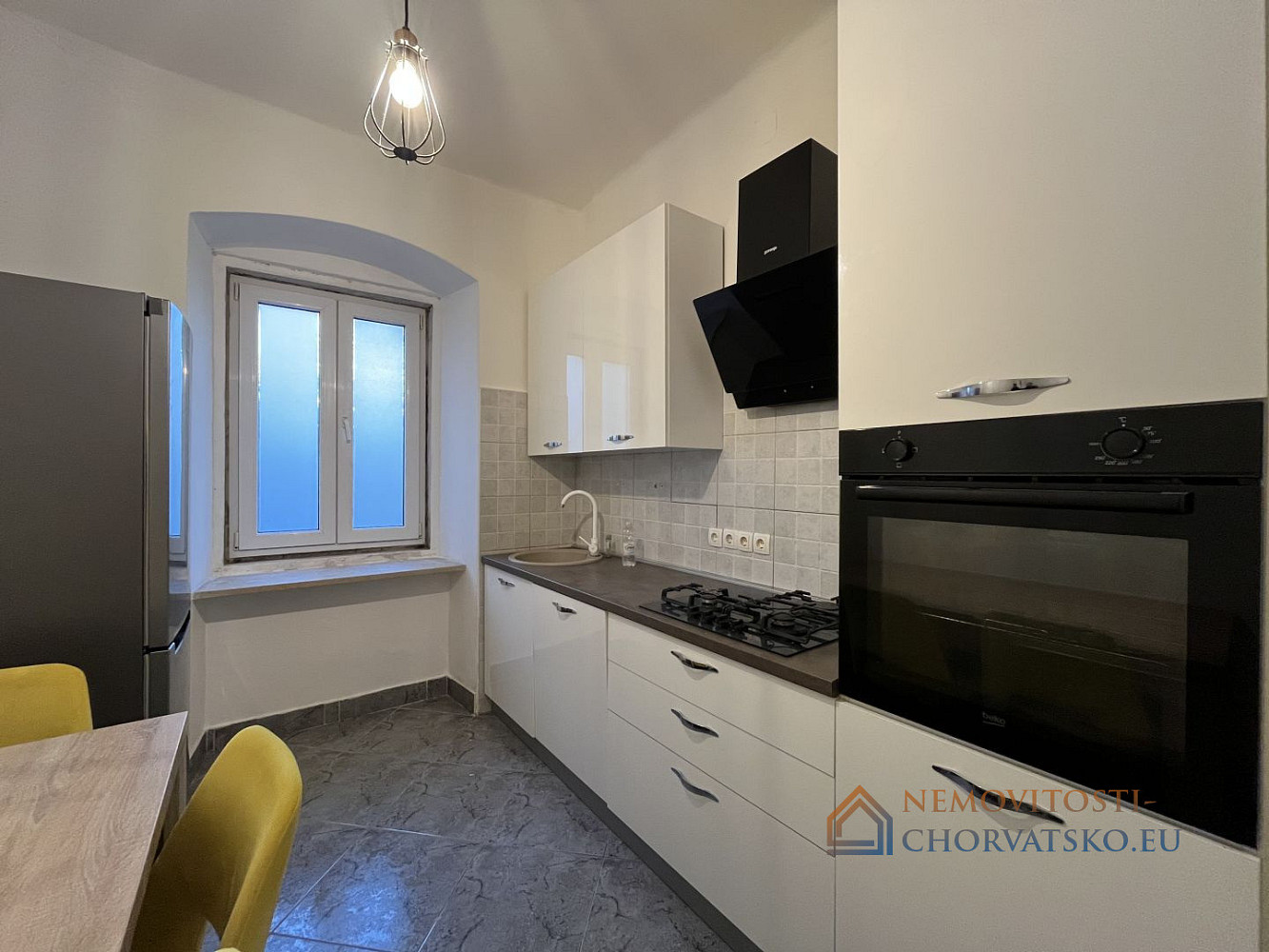 Pronájem bytu 1+kk 56 m² - Widok 3