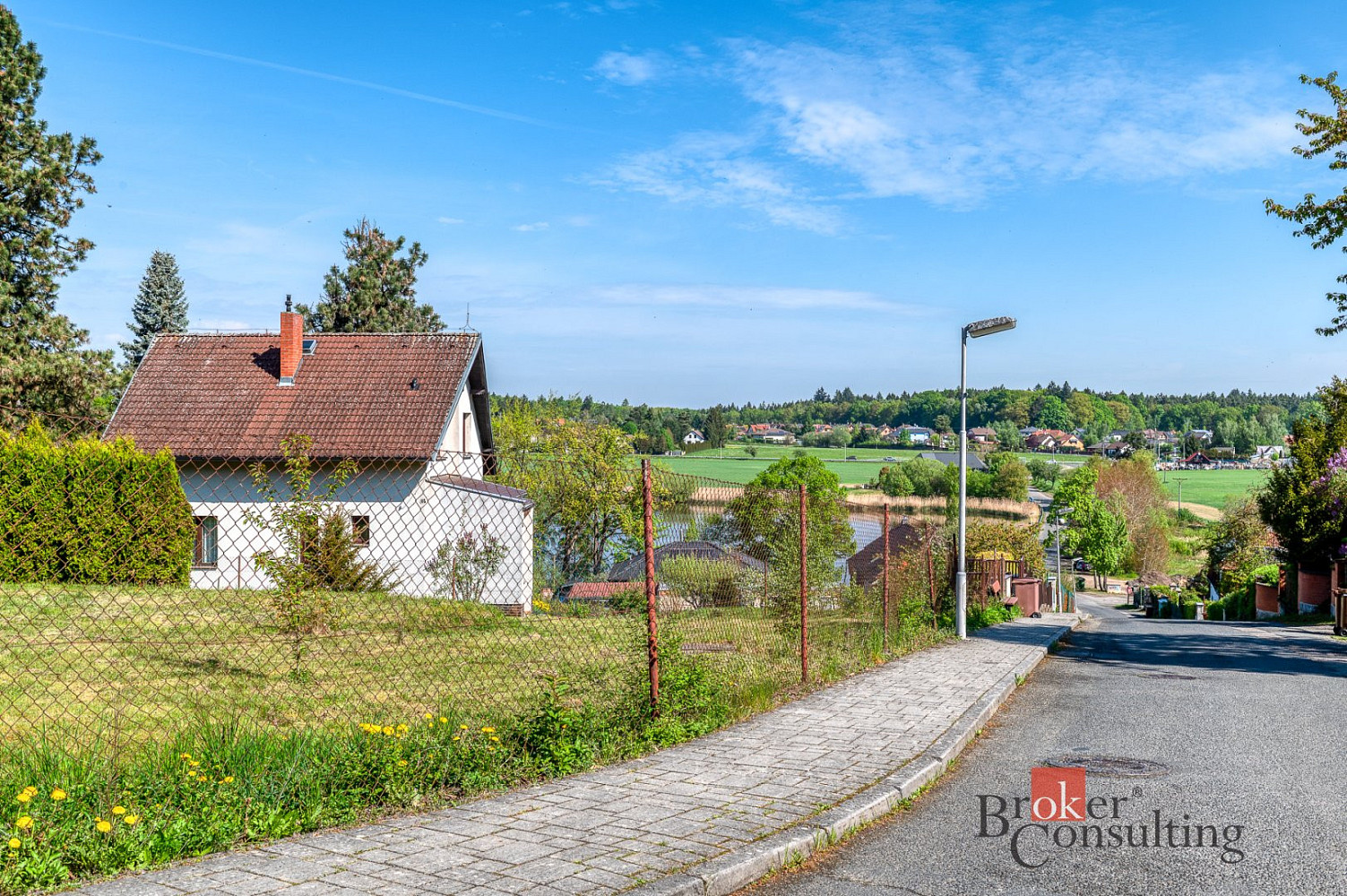 Prodej stavebního pozemku 813 m² – fotografie 2