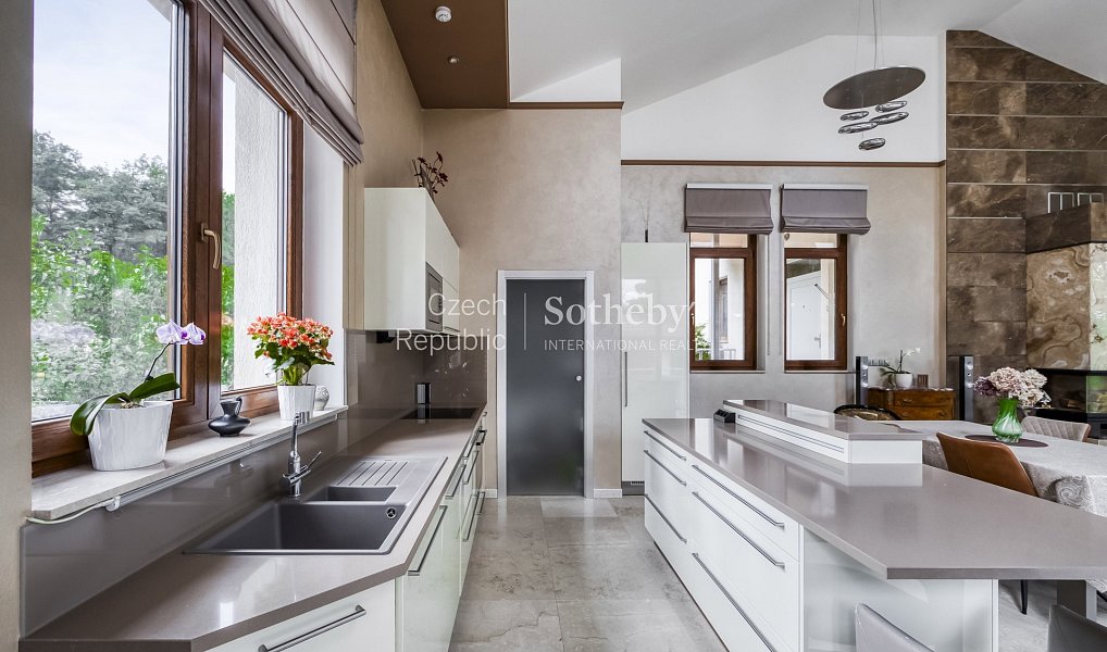 Prodej ubytovacího objektu 320 m², Mukařov – náhled fotky 5