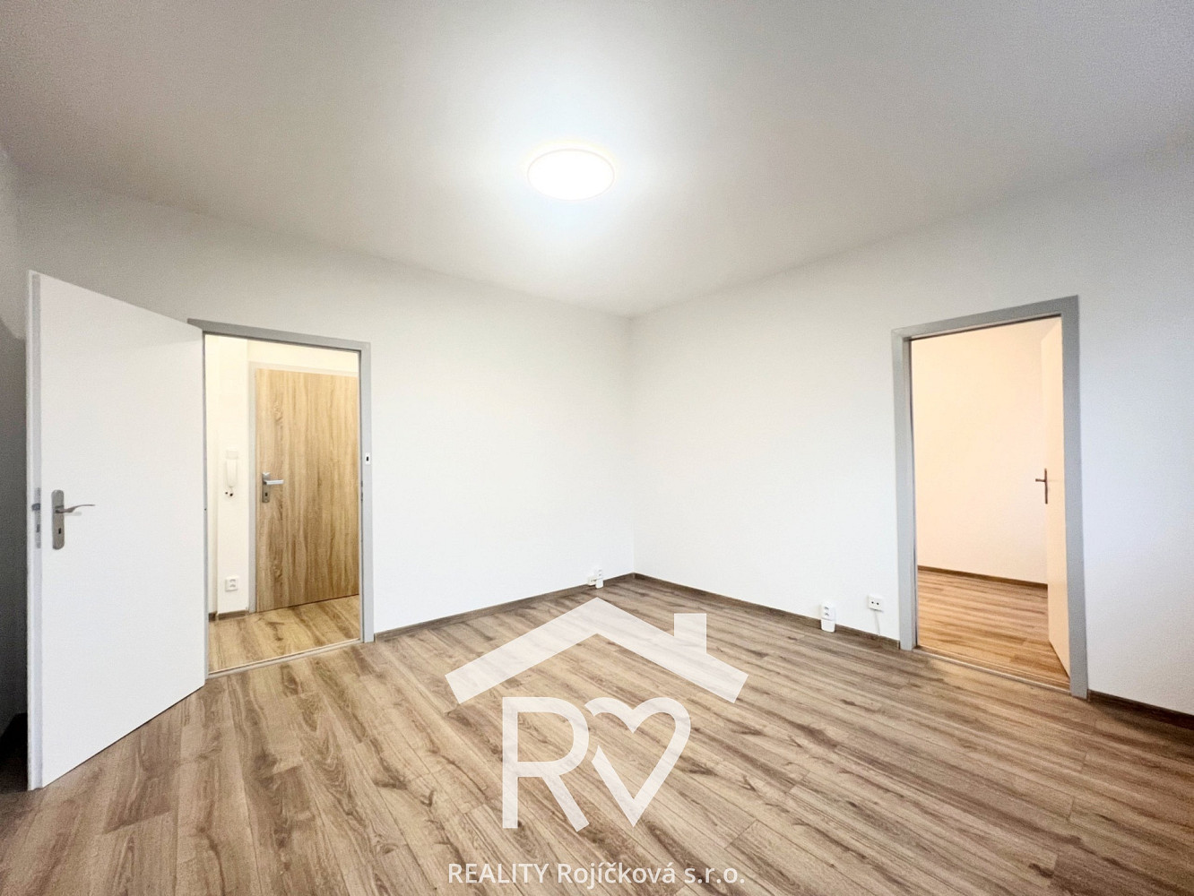Pronájem bytu 2+1 47 m² – pohled 5
