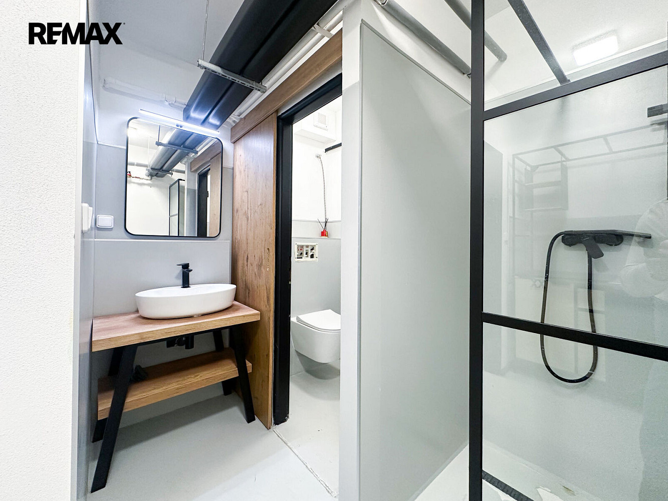 Prodej obchodních prostor 103 m² – fotografie 2