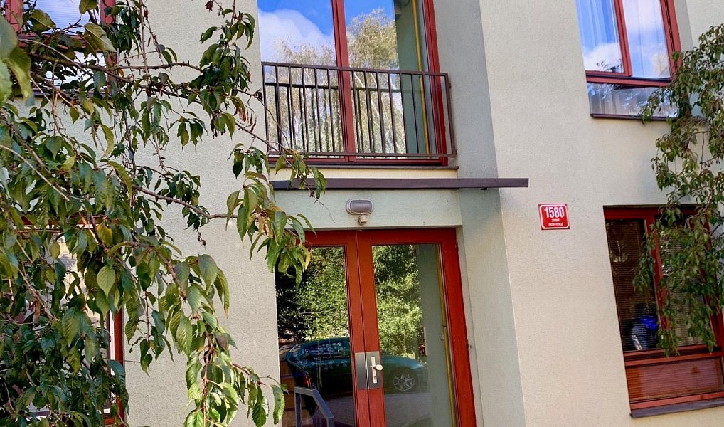 Pronájem bytu 2+kk 42 m², Hostivice – fotka 1 z 9