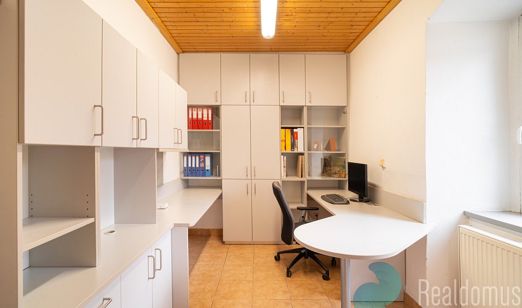 Prodej výrobních prostor 1 075 m², Babice – náhled fotky 7