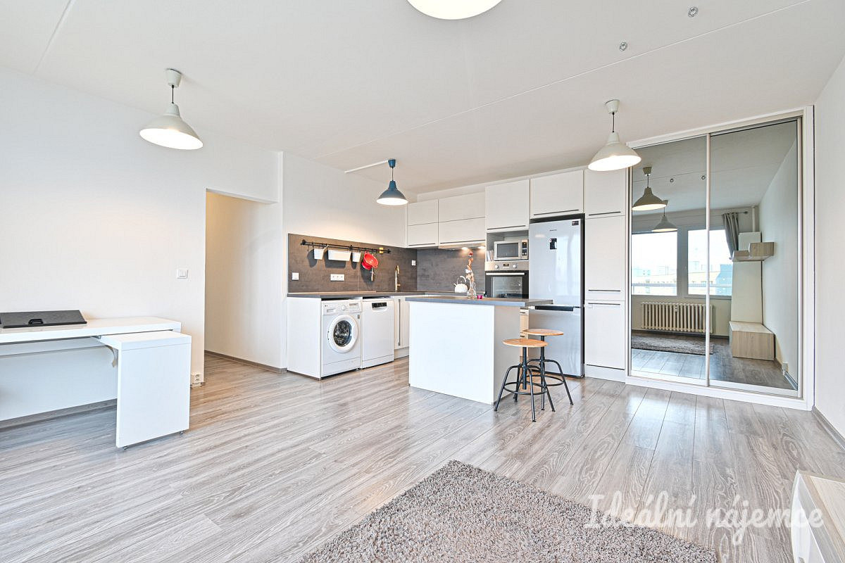 Pronájem bytu 2+kk 50 m² – pohled 2