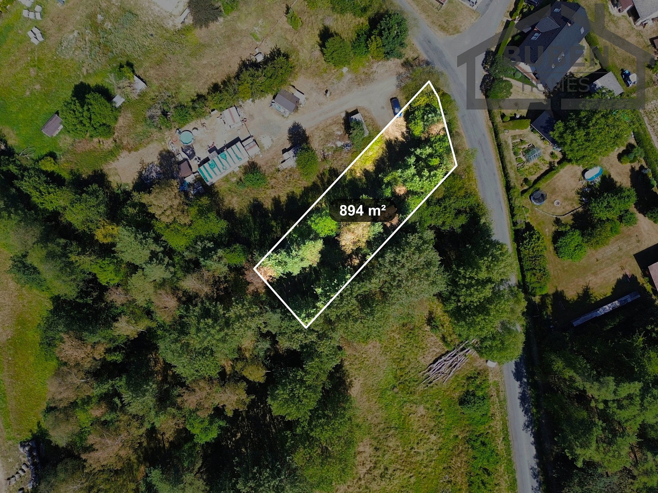 Prodej stavebního pozemku 894 m² – fotografie 2