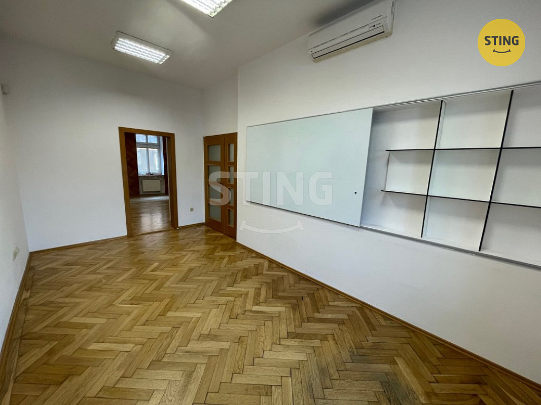 Pronájem kanceláře 108 m² – fotografie 4