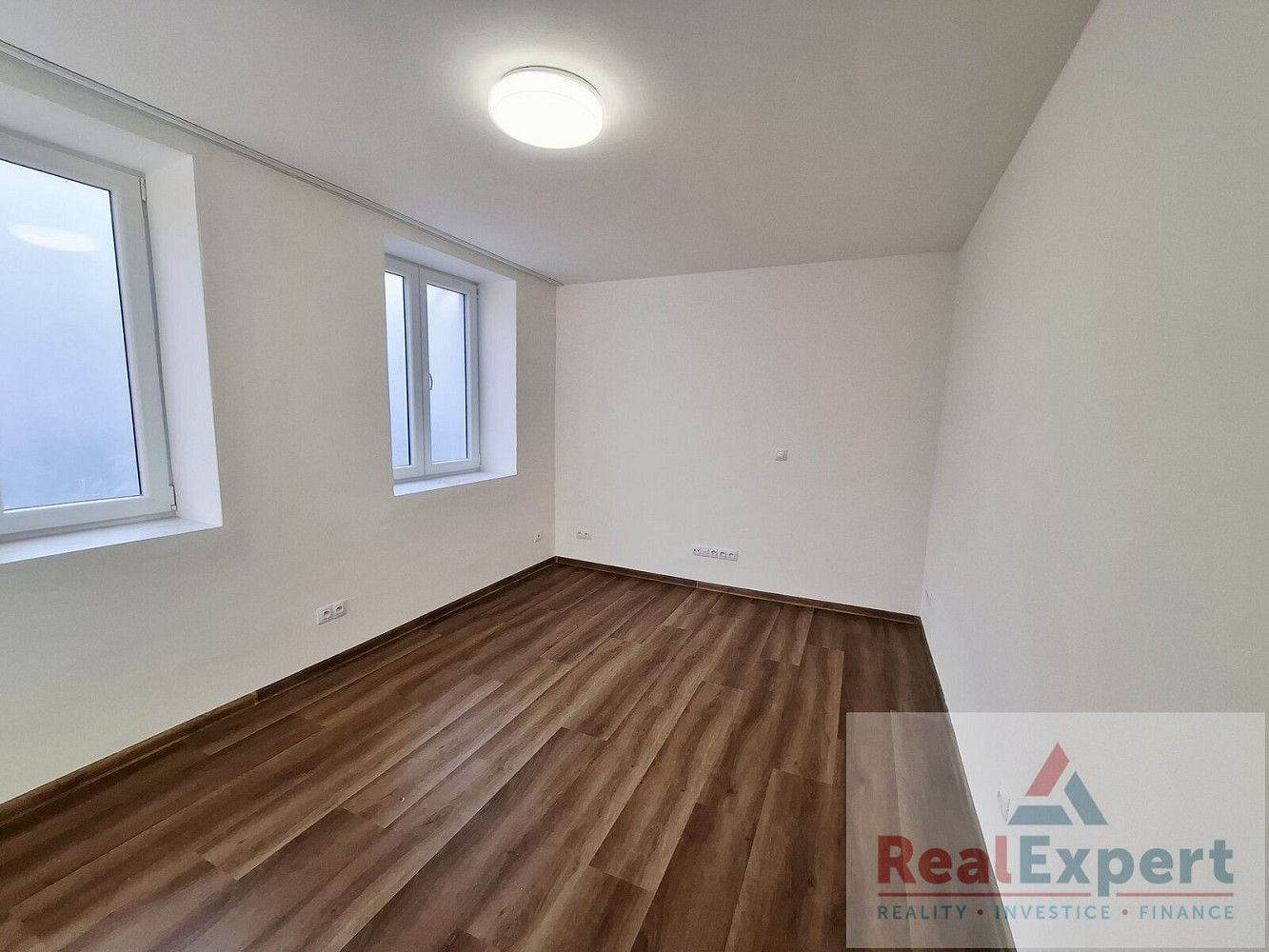 Pronájem bytu 1+kk 20 m² – fotografie 3