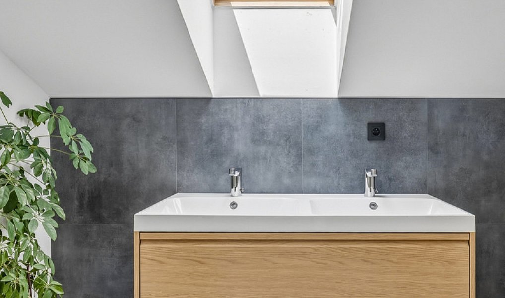 Prodej domu 300 m² s pozemkem 1 066 m², Tehov – náhled fotky 31