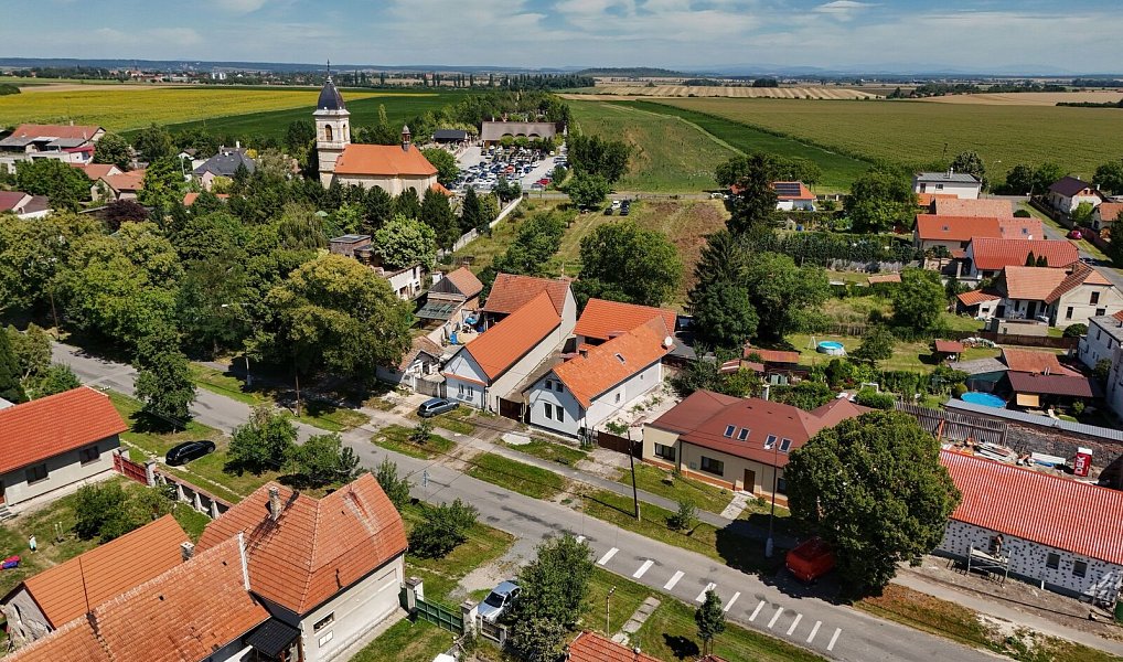 Prodej domu 213 m² s pozemkem 803 m², Chleby – náhled fotky 33