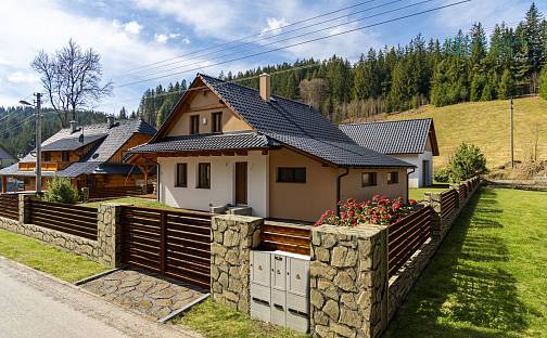 Prodej domu 197 m² s pozemkem 1 272 m², Velké Karlovice, okres Vsetín