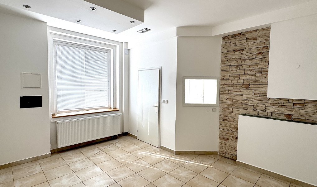 Pronájem obchodních prostor 80 m², Benešov – náhled fotky 3