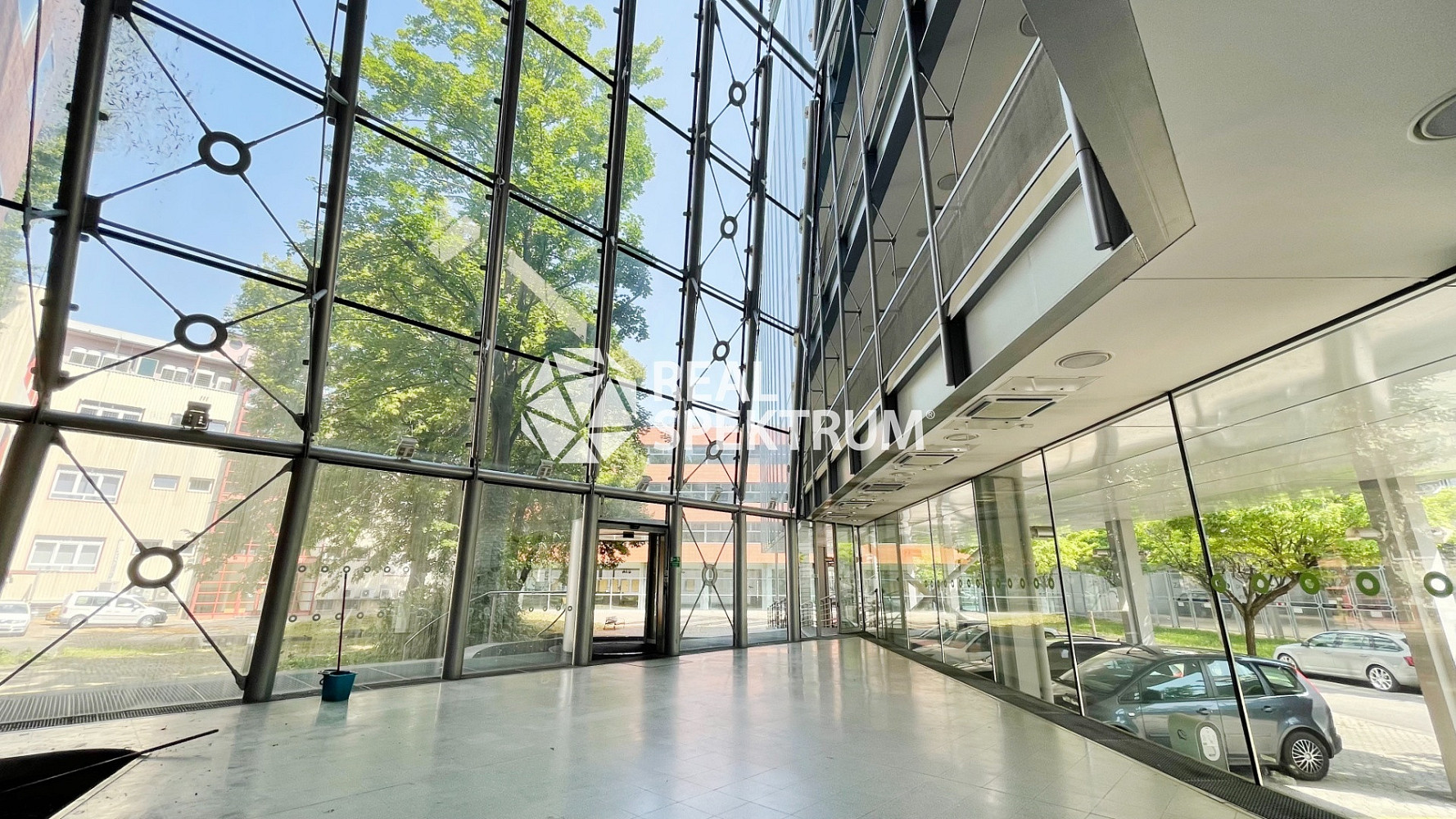 Pronájem kanceláře 76 m² – fotografie 3