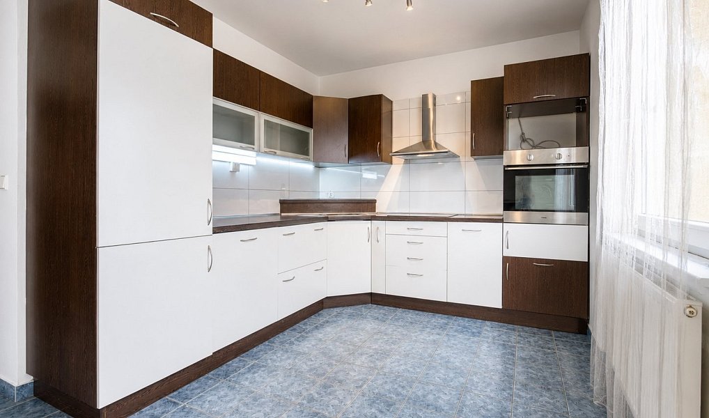 Prodej bytu 2+1 66 m², Nupaky – náhled fotky 2