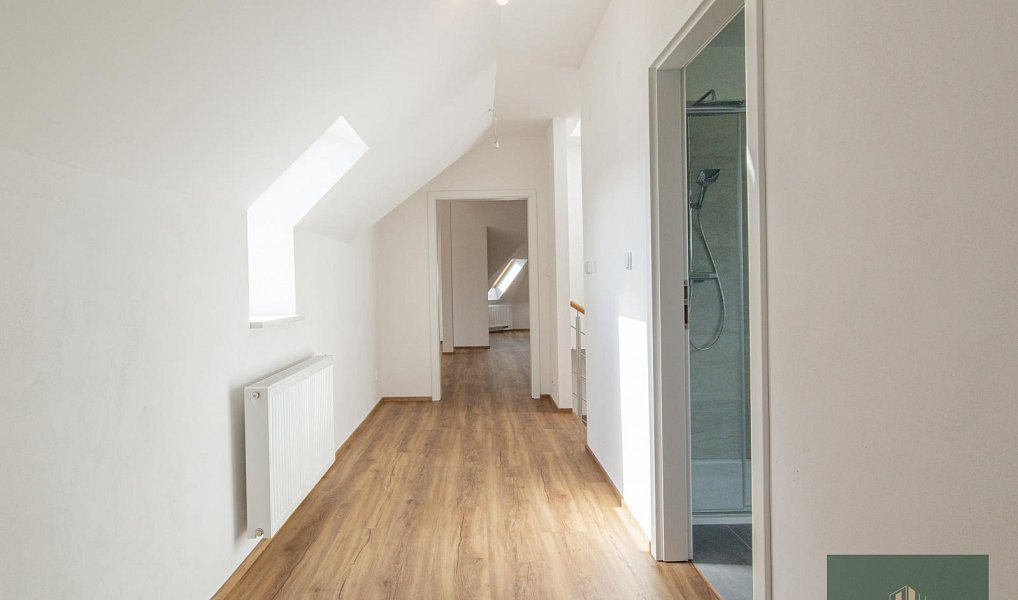 Prodej domu 240 m² s pozemkem 1 011 m², Rokycany – náhled fotky 18