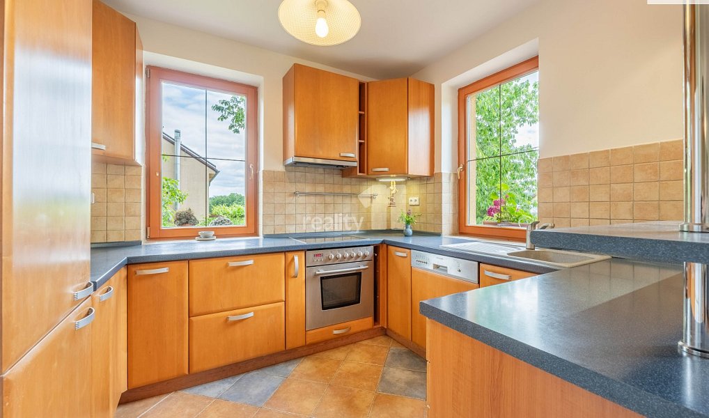 Prodej domu 200 m² s pozemkem 1 008 m², Kamenice – náhled fotky 34