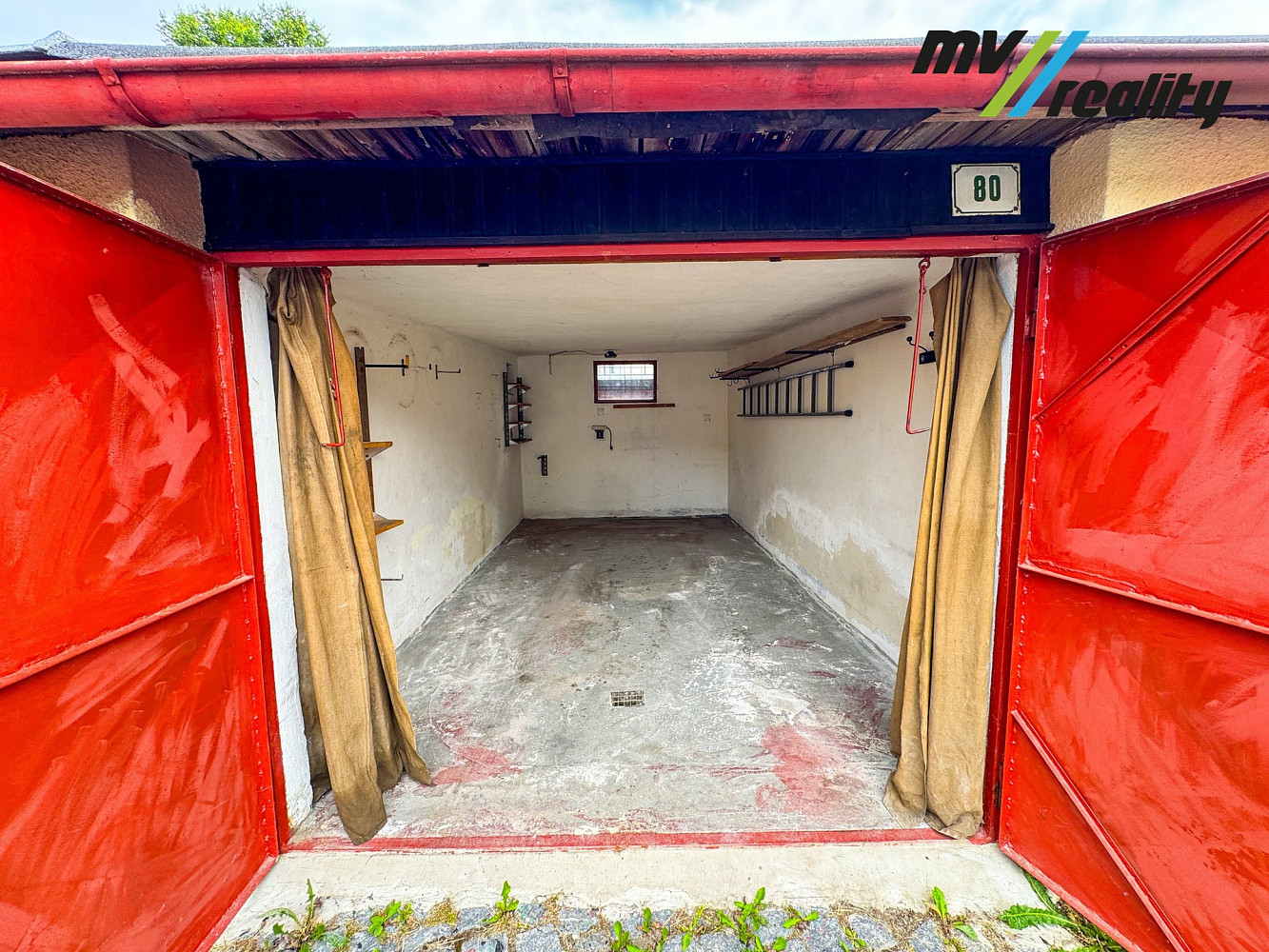 Český dub, prodej řadové garáže 16 m2 — photo 4
