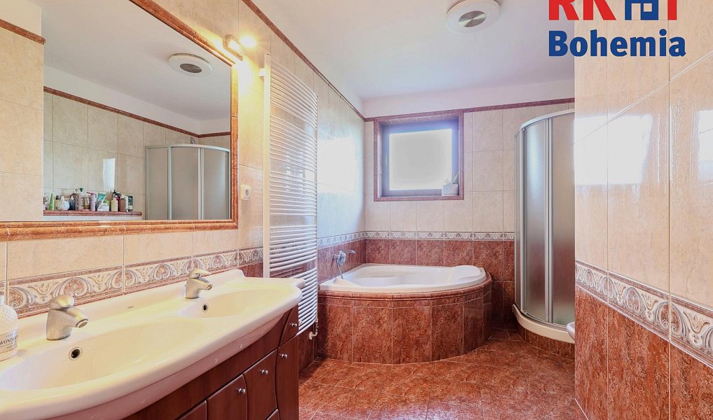 Prodej domu 309 m² s pozemkem 1 162 m², Úvaly – náhled fotky 9