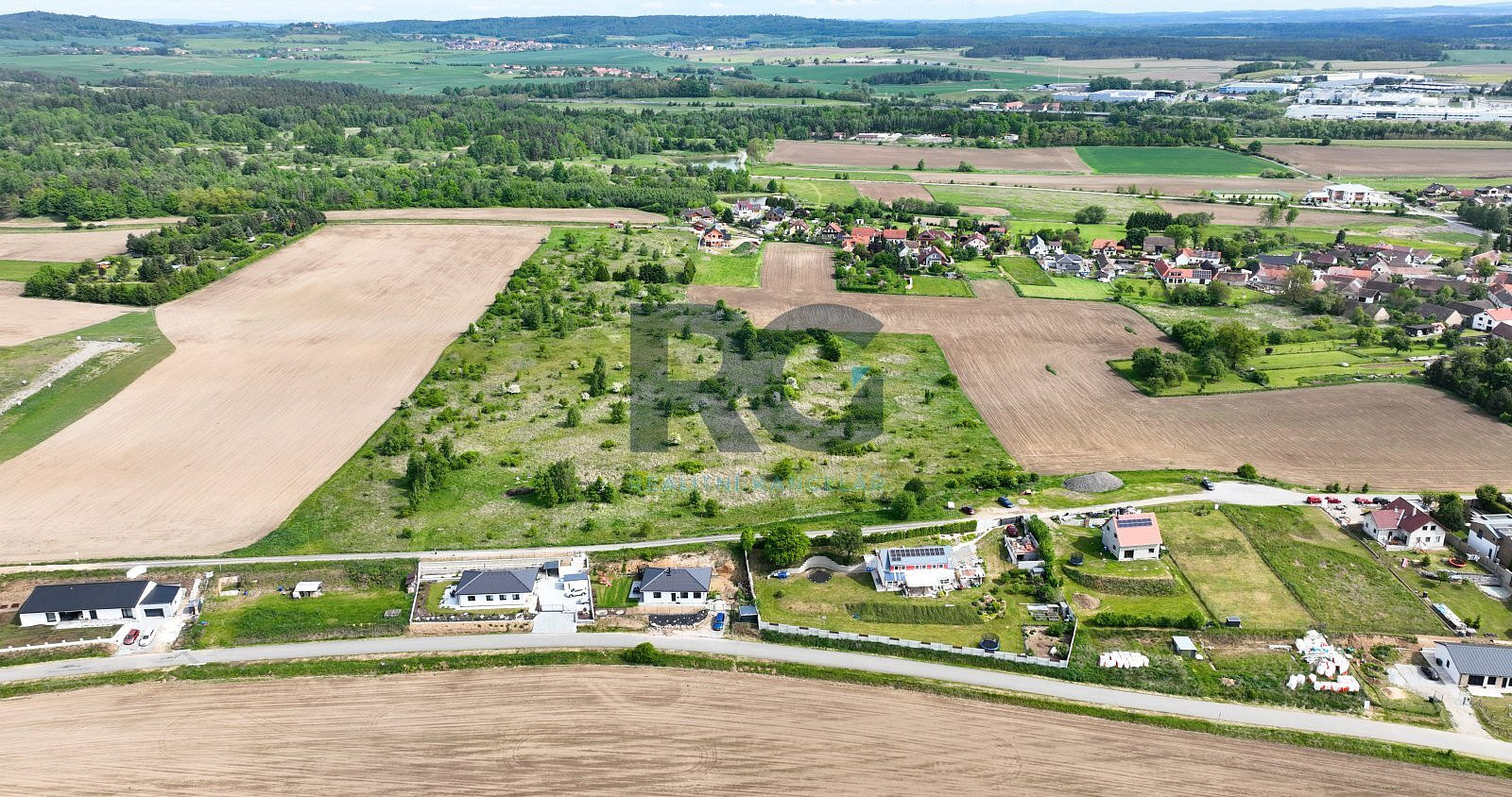 Prodej stavebního pozemku 2 250 m² – fotografie 2
