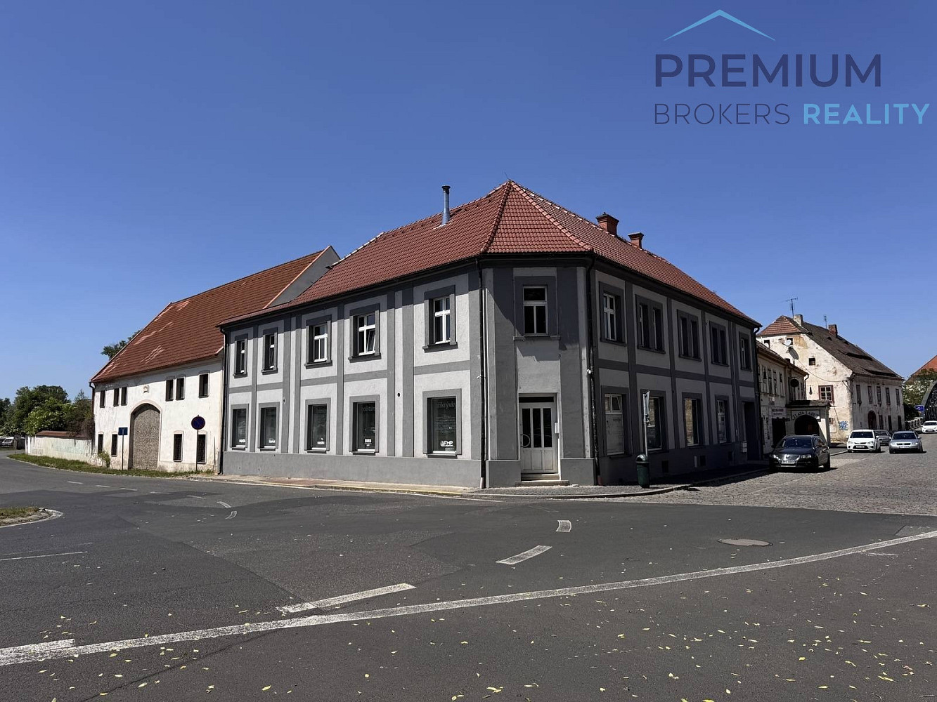 Pronájem obchodních prostor 300 m²
