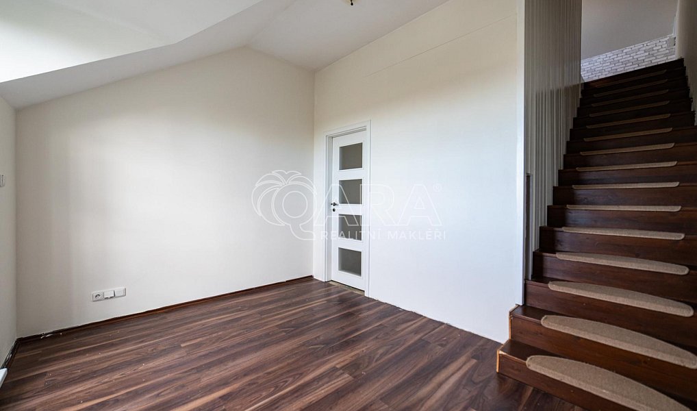 Prodej bytu 5+kk 117 m², Holubice – náhled fotky 18