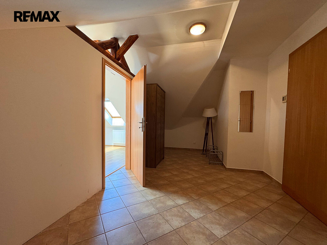 Pronájem kanceláře 120 m² – fotografie 4