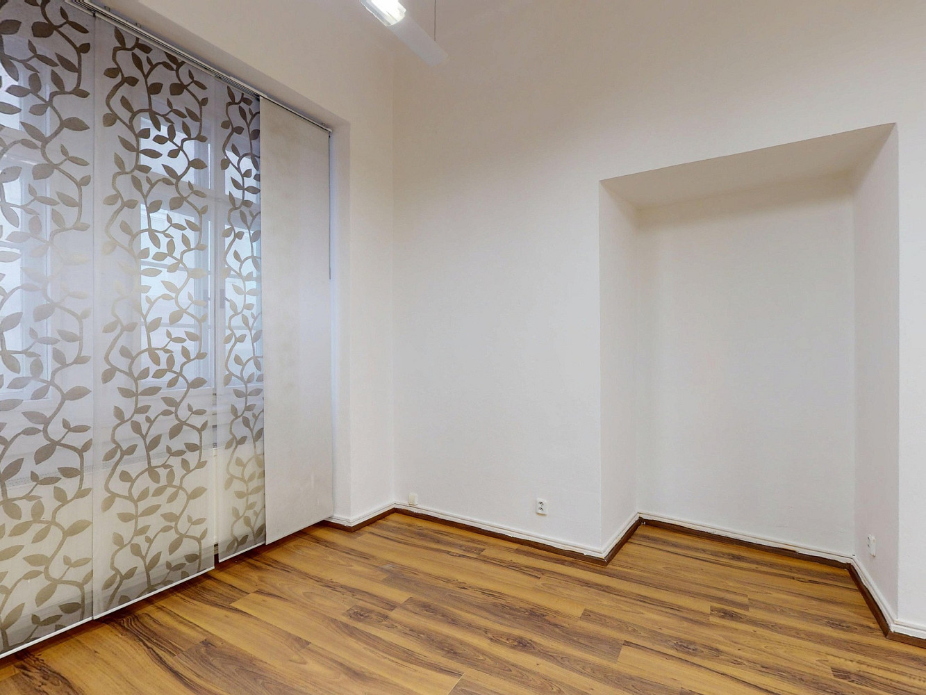 Pronájem obchodních prostor 60 m² – fotografie 4
