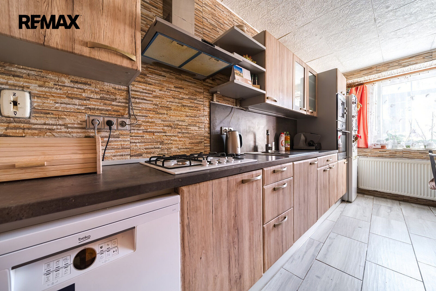 Prodej domu 280 m² s pozemkem 1 208 m² – fotografie 2