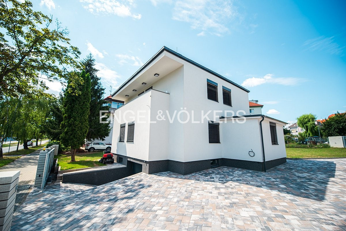 Pronájem domu 120 m² s pozemkem 180 m²