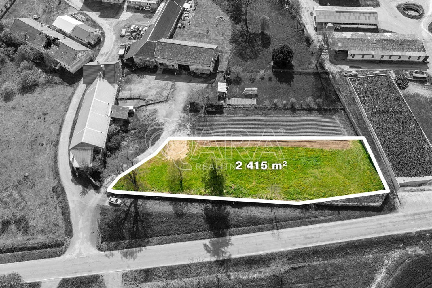 Prodej stavebního pozemku 2 415 m² – fotografie 3