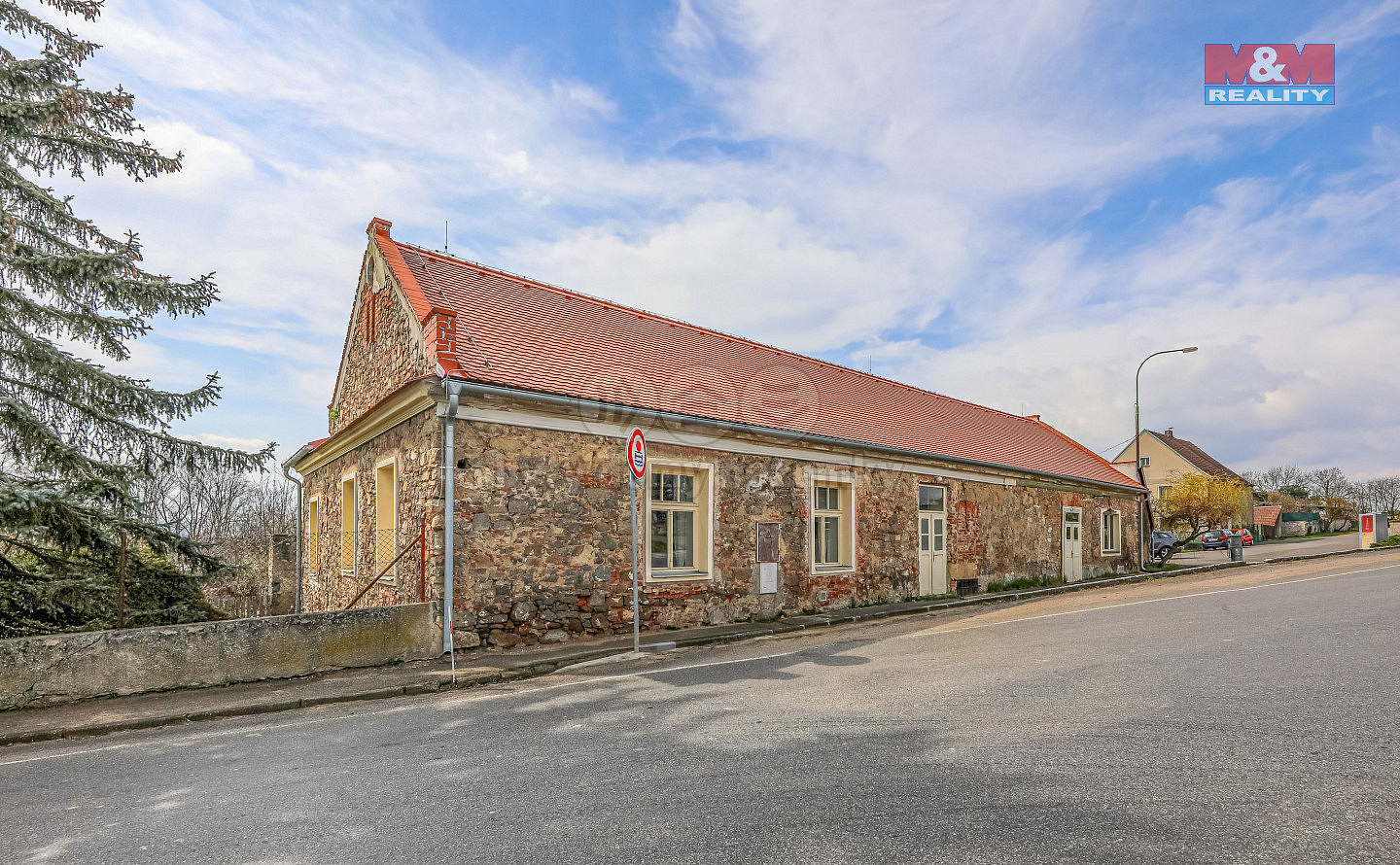 Prodej obchodních prostor 290 m² – fotografie 2